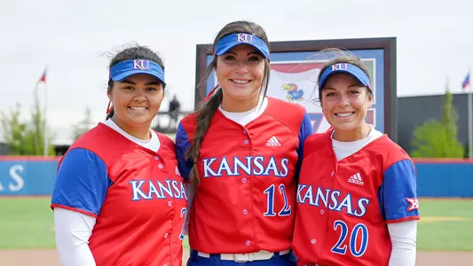 Late rally attempt falls short against No. 11/12 Texas Image