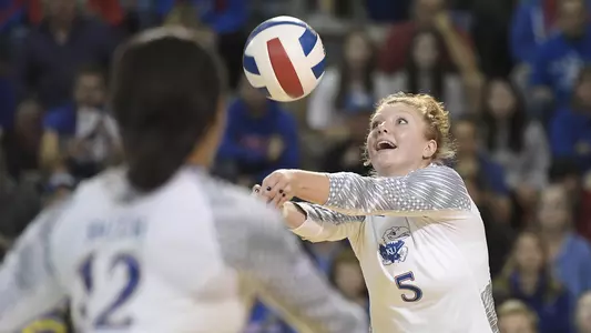 Kansas drops match to Loyola Marymount in four sets Image