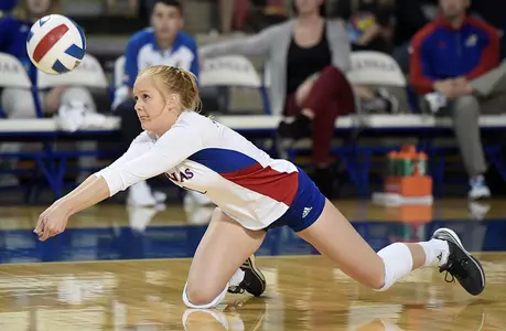 No. 6 Kansas capitalizes on back-row versatility entering Wednesday at Iowa State Image