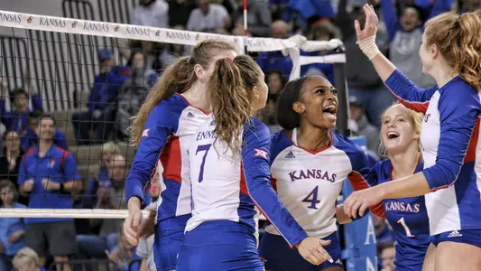 Jayhawks win seventh-straight; upsets No. 23 Baylor Image