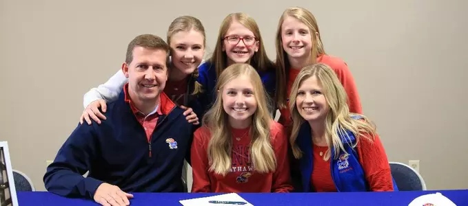 #SigningSpotlight: Hanna Hawks Image