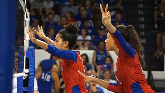 Kansas falls to No. 16 Kentucky, 3-2 Image