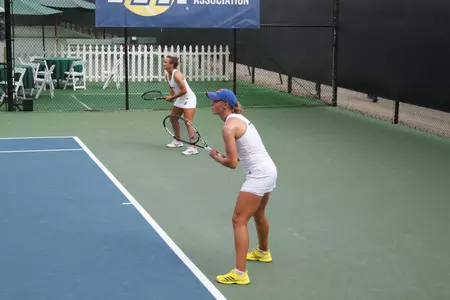Kansas doubles teams advance to finals Image