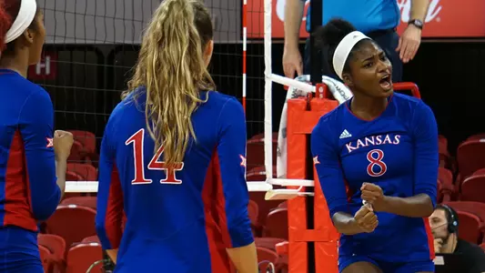 Defense carries No. 8 Kansas past Missouri State, 3-1 Image