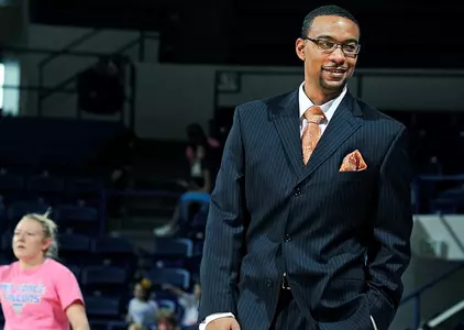 Shay Robinson Added to Kansas Women's Basketball Staff Image