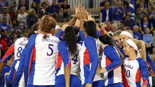 No. 2 Texas defeats No. 16 Kansas volleyball, 3-0 Image