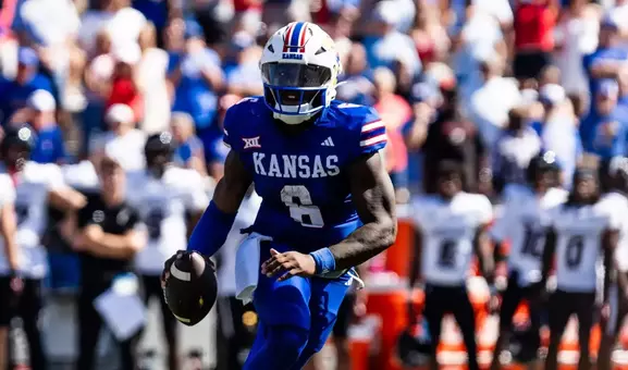 quarterback Jalon Daniels #6 of the Kansas Jayhawks