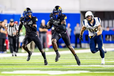 linebacker Trey Lathan #4 of the Kansas Jayhawks