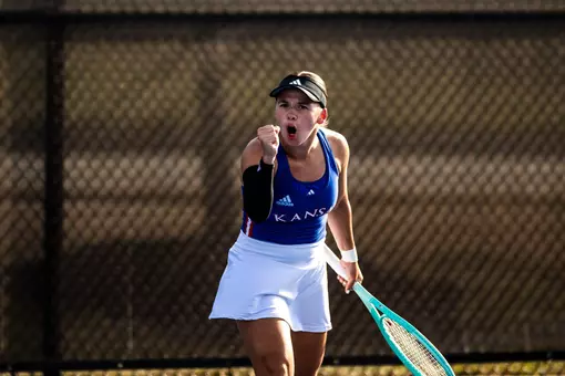 No. 48 Kansas Defeats No. 40 Houston in Tight 4-3 Match