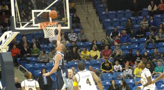 Men's Basketball Falls at Quinnipiac Image