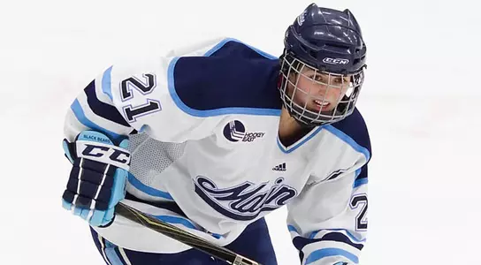 Women's Hockey Falls at Boston University, 5-2 Image