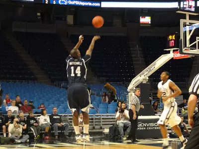 Men's Basketball Wins Fifth-Straight With 70-59 Win Over Stony Brook Image