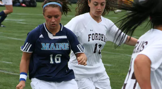 Harnais, Price-Leibenzeder Lead Maine Past Holy Cross Image
