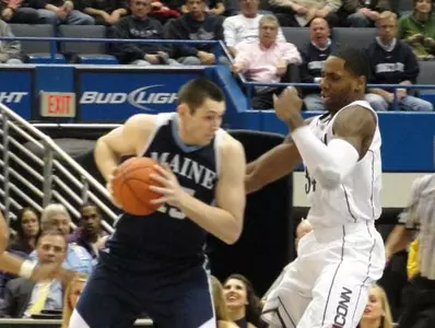 Men's Basketball Falls Just Short at Holy Cross 57-54 Image