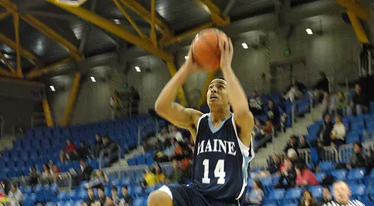 Edwards Leads Men's Basketball to 76-71 Win at Quinnipiac Image