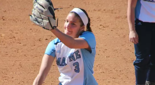 Softball Defeats Hofstra 3-2 Image