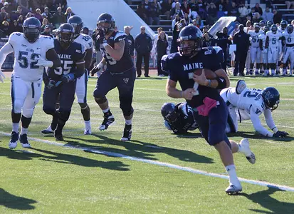 Football Remains Perfect in CAA Play, Defeats Villanova 37-35 Image