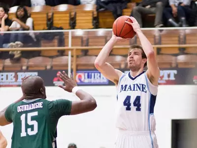 Men's Basketball Defeats Albany 66-52 Image