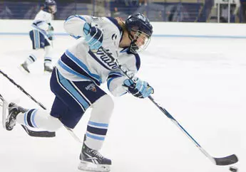Women's Ice Hockey falls to Blades 3-2 Image