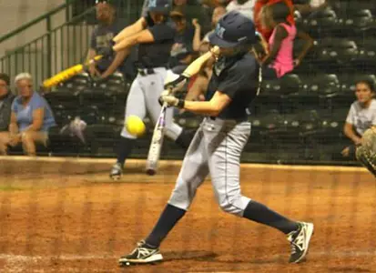 Softball Sweeps Doubleheader on Saturday Afternoon Image