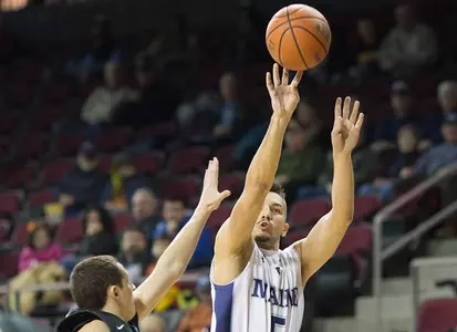 Men's Basketballs Return Home Spoiled by UMass Lowell, 62-59 Image