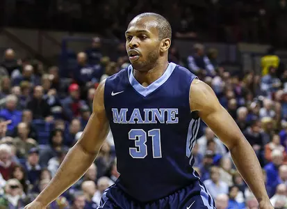 Men's Basketball Drops Tight One-Point Decision at Holy Cross Image