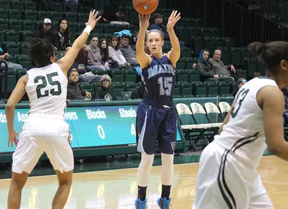 Women's Basketball Wins 13th Straight, Defeats Binghamton 70-56 Image
