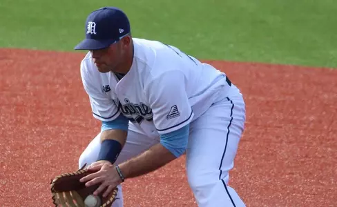 Baseball Drops 5-3 Decision to #2 Florida in Series Finale Image