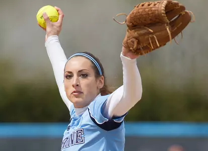 Softball Splits Doubleheader with Stony Brook Image