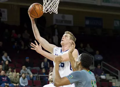 Men's Basketball Slips in Second Half, Falls to Vermont Image