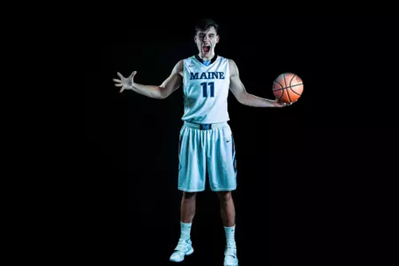 Stojilkjovic_Pose