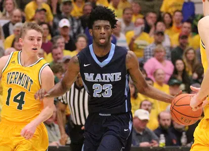Men's Basketball Drops America East Quarterfinal at Vermont, 99-82 Image