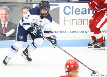 Taylor Leech holds puck