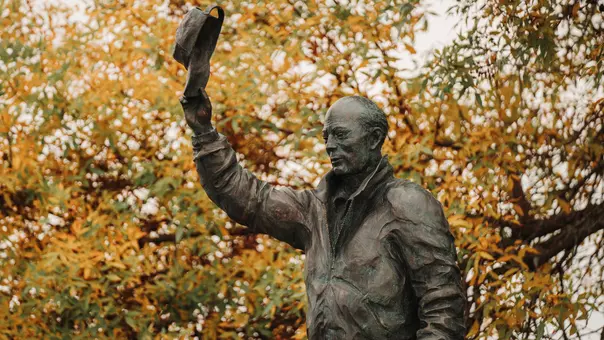 alfond-statue-2023