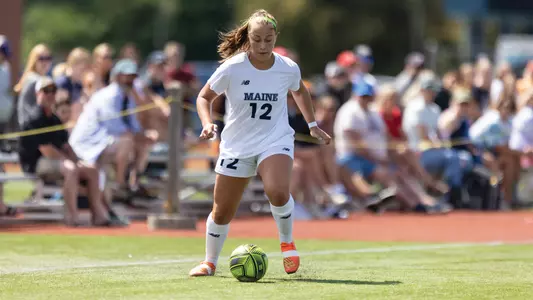 Abby Kraemer dribbles the ball.