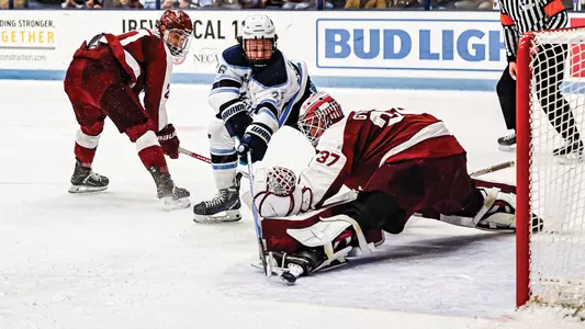 Thomas Freel backhands the puck.