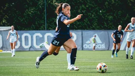 Jordane Pinette with the ball