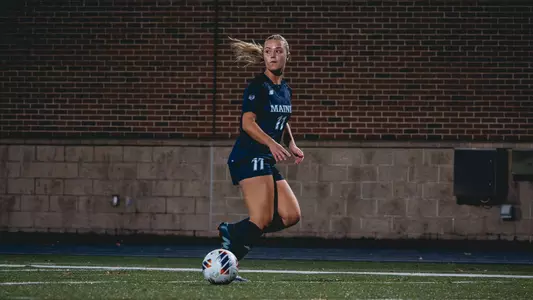 Kayla Kraemer runs with the ball on the sideline.