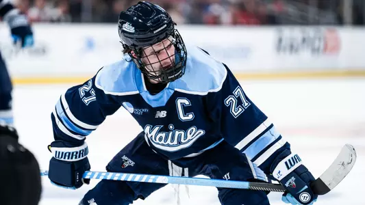 Lynden Breen gets ready to take a faceoff.