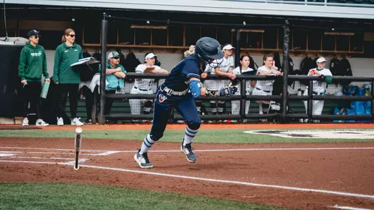 Kenedee Giddens runs to first bae.