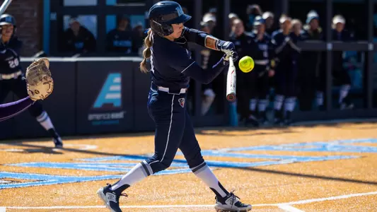 Kyli Hernandez swings at the plate