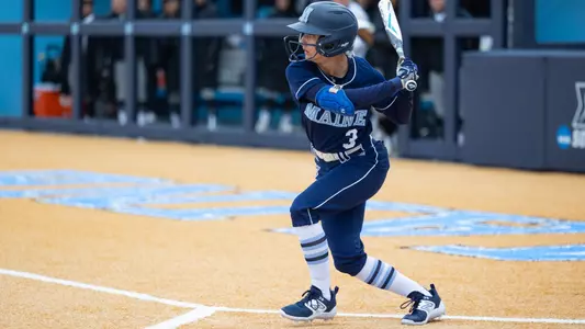 Kenedee GIddens at bat