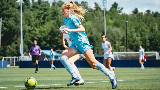 Abbey Thornton with the ball