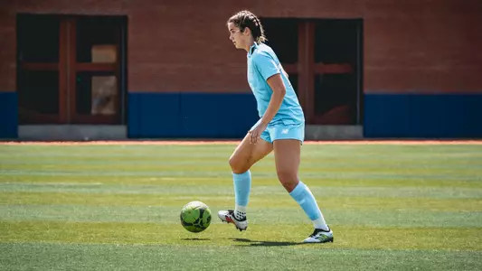 Anna Phillips with the ball