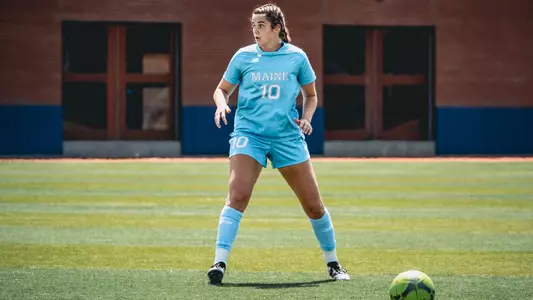 Anna Phillips with the ball.