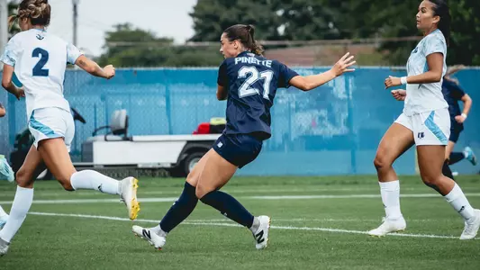 Jordane Pinette shoots the ball