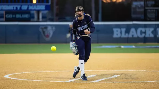 Alysen Rieth throws a pitch.
