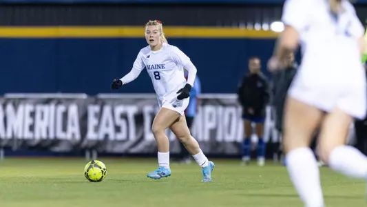 Lara Kirkby dribbles up the field.