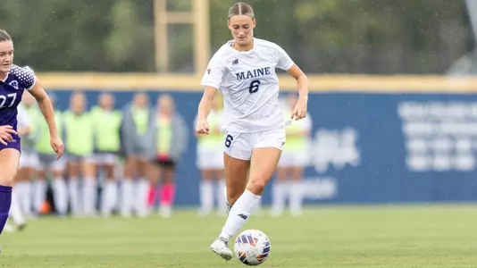 Victoria Dungey with the ball.