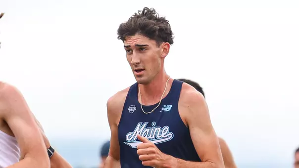 Ethan Keller runs in a navy shirt against Army in 2026